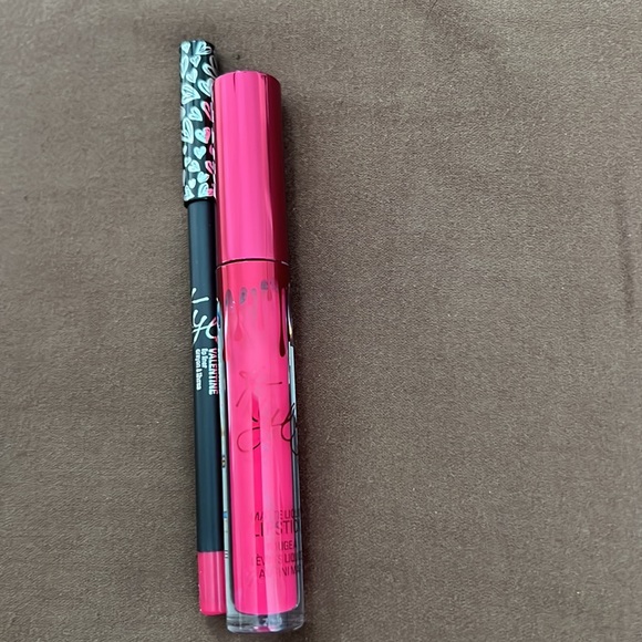 Kylie cosmetics matte liquid lipstick and lip liner - Picture 4 of 4